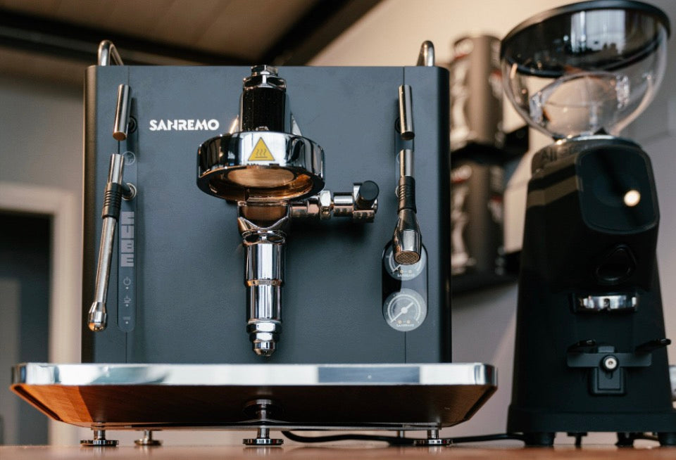 Sanremo CUBE – kompaktna “lifestyle” espresso mašina (mala izvana, ozbiljna iznutra)